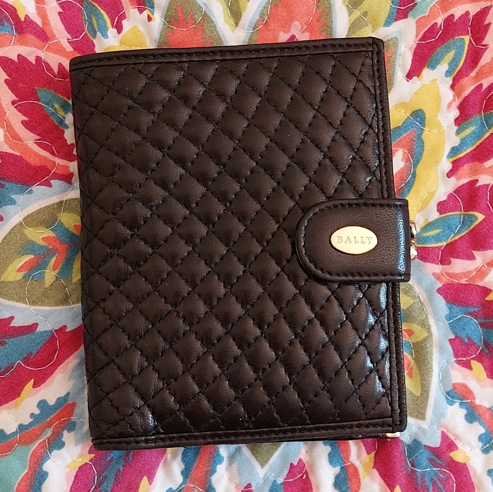 BALLY - Black Quilted Leather Wallet / EUC / Made in Italy
